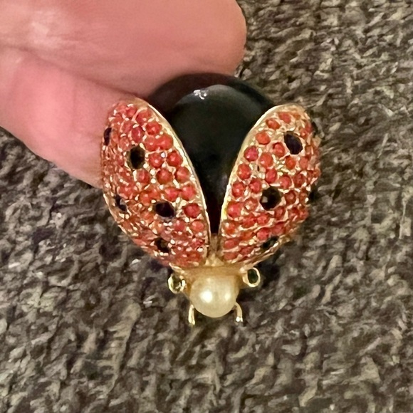 HATTIE CARNEGIE vintage ladybug pin - Picture 4 of 7